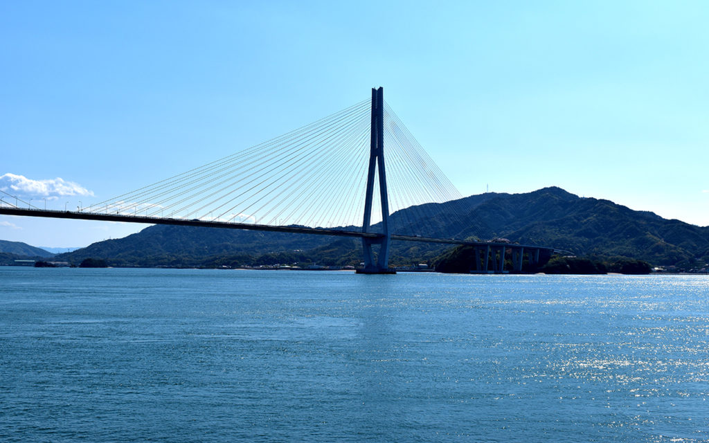生口島と大三島を結ぶ全長約1.5kmの多々羅大橋